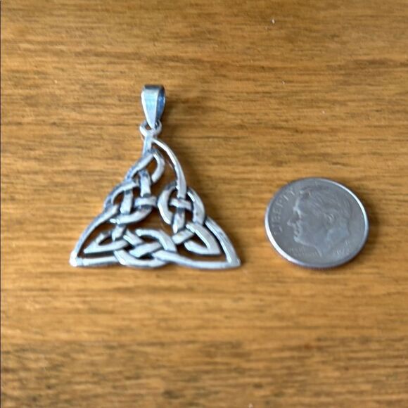 925 Sterling Silver Irish Celtic Triquetra Trinity Knot Pendant & Chain - Picture 4 of 5